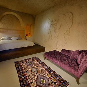 Deluxe Double Cave Room